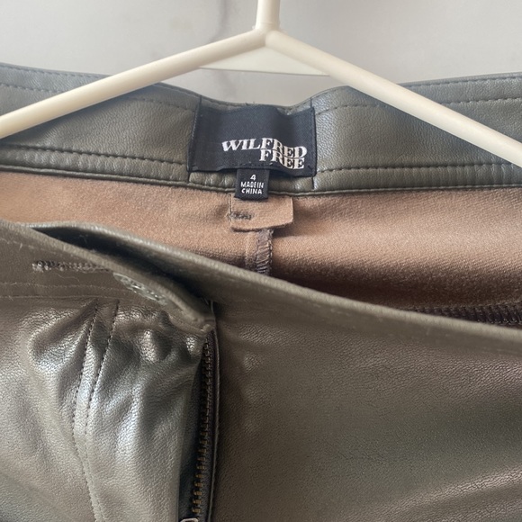 Wilfred vegan leather pants. Fits like a legging style. Soft. Stretchy - Picture 2 of 4